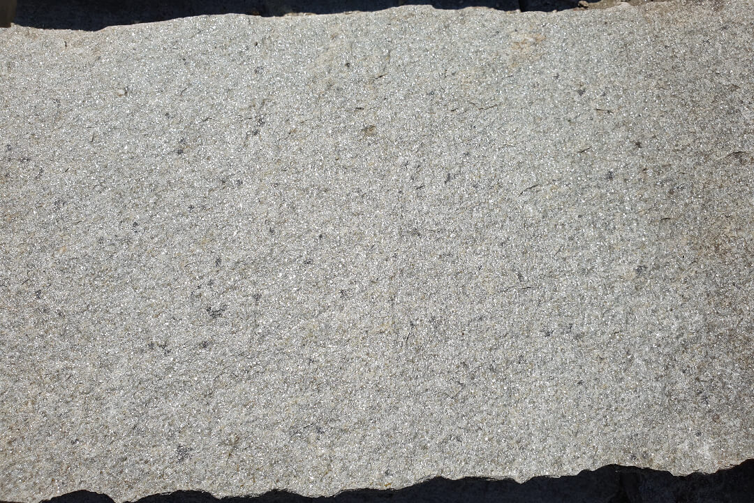 Ezüst Kvarcit 3 cm vastag Sprengelt Kőburkolat és Lépőkő