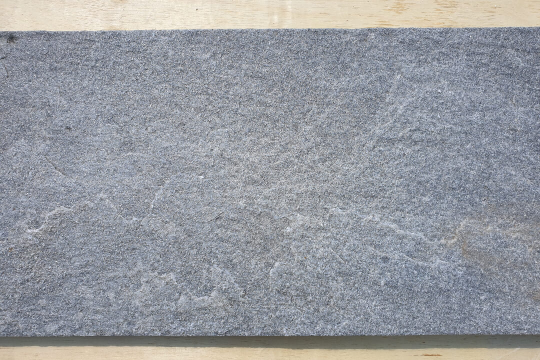 Ezüst Kvarcit 30 cm x változó hossz Kőburkolat/lépőkő