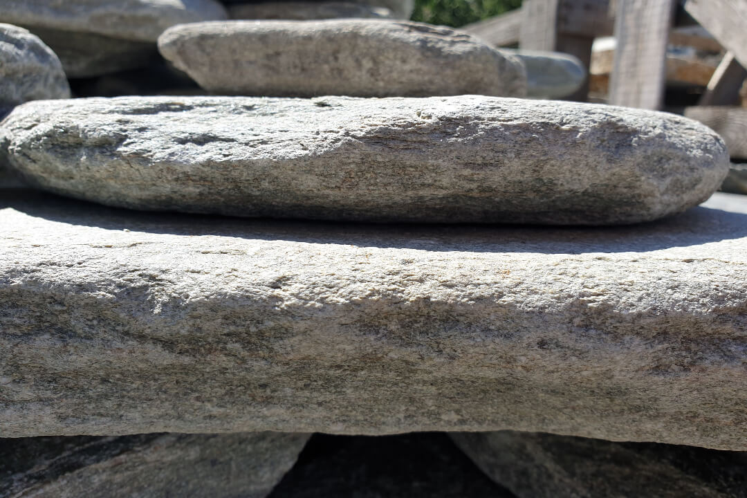 Ezüst Kvarcit Tipegő 3-5 cm vastag