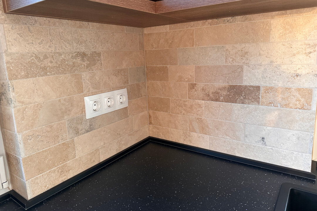 Ivory Cream Travertin Mészkő 7,5 cm széles Kőburkolat